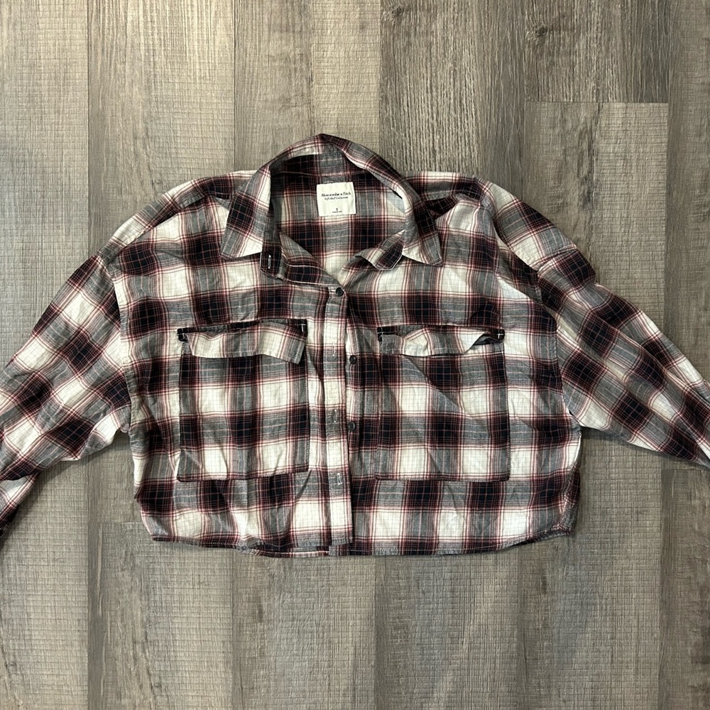 Abercrombie & Fitch Red and Black Cropped Flannel